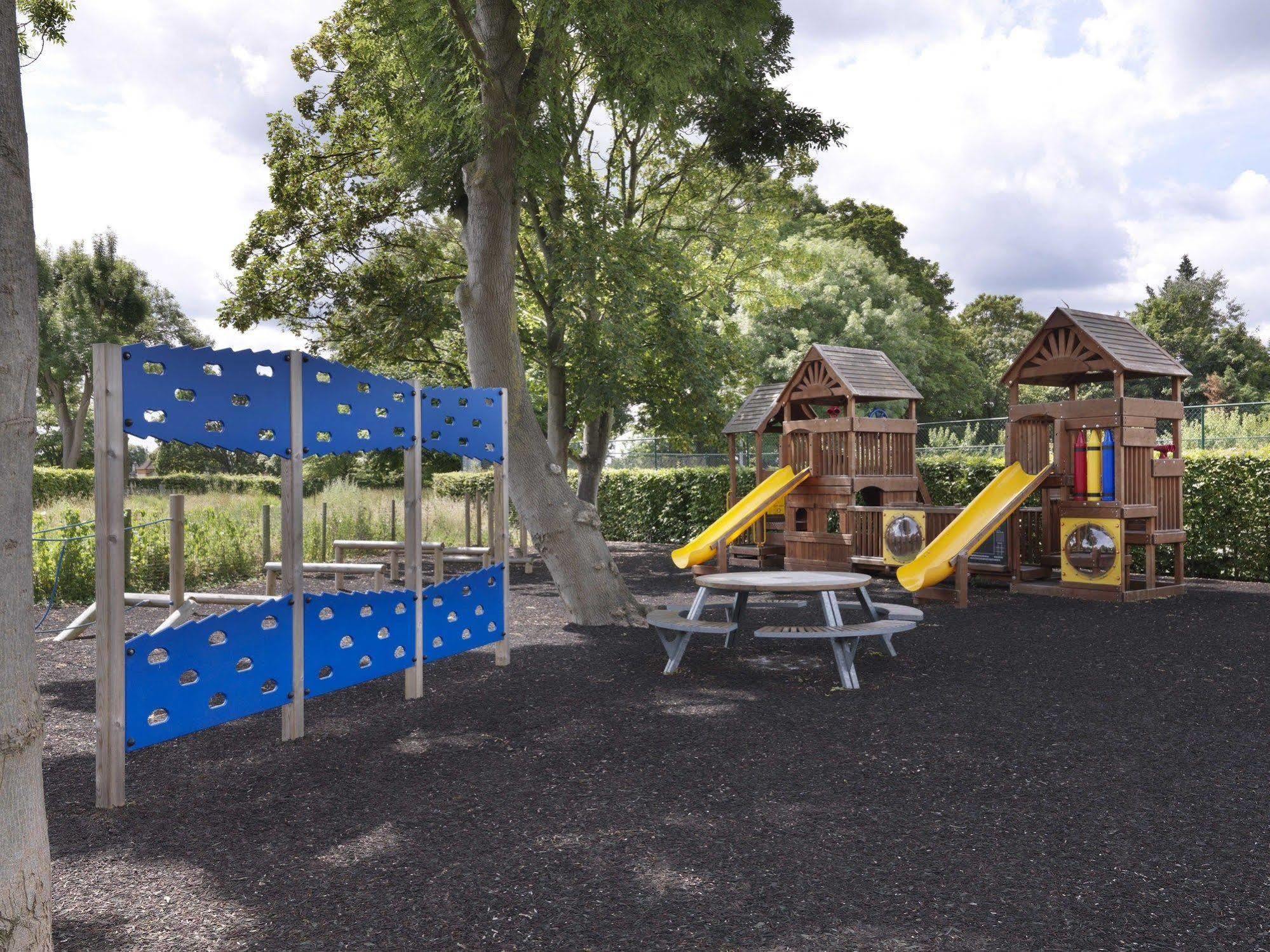 מלון אגהאם The Runnymede On Thames (Adults Only) מראה חיצוני תמונה